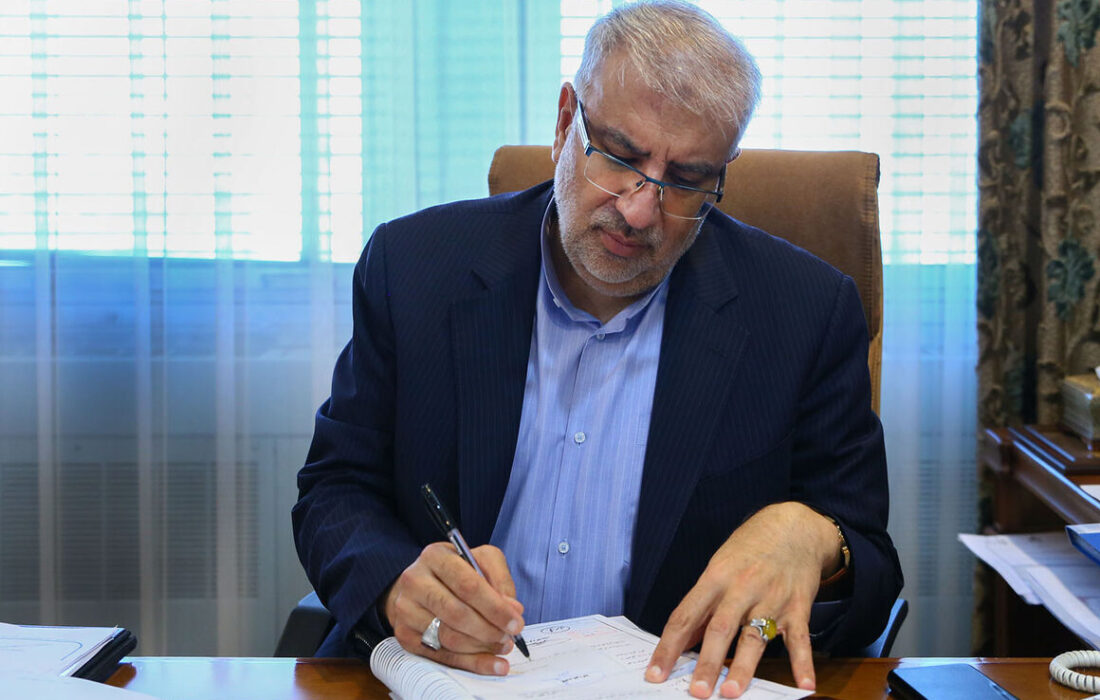 وزیر نفت در حکمی تقی ابراهیمی را به‌عنوان نماینده تام‌الاختیار وزیر در طرح تأمین مسکن کارکنان صنعت نفت منصوب کرد.