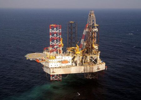 حفر ۴۵ حلقه چاه نفت و گاز در مناطق خشکی و دریایی کشور